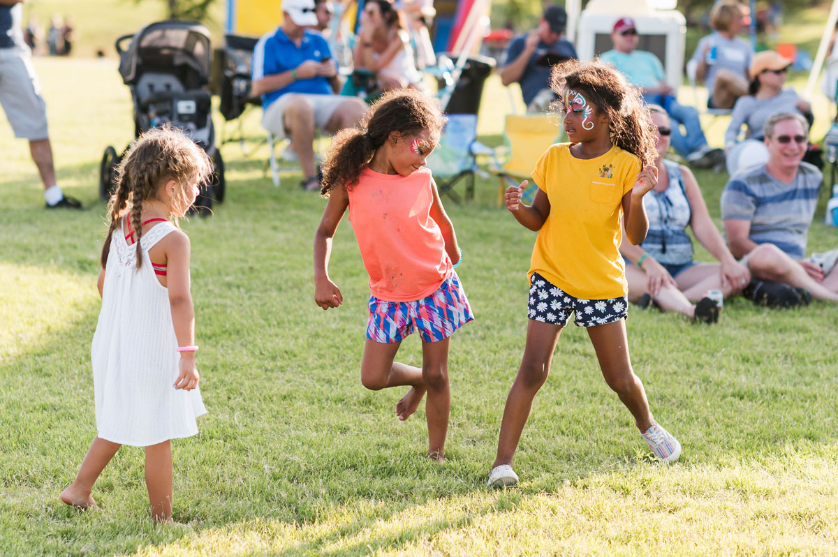 Young guests enjoying Live Music on the Lawn.